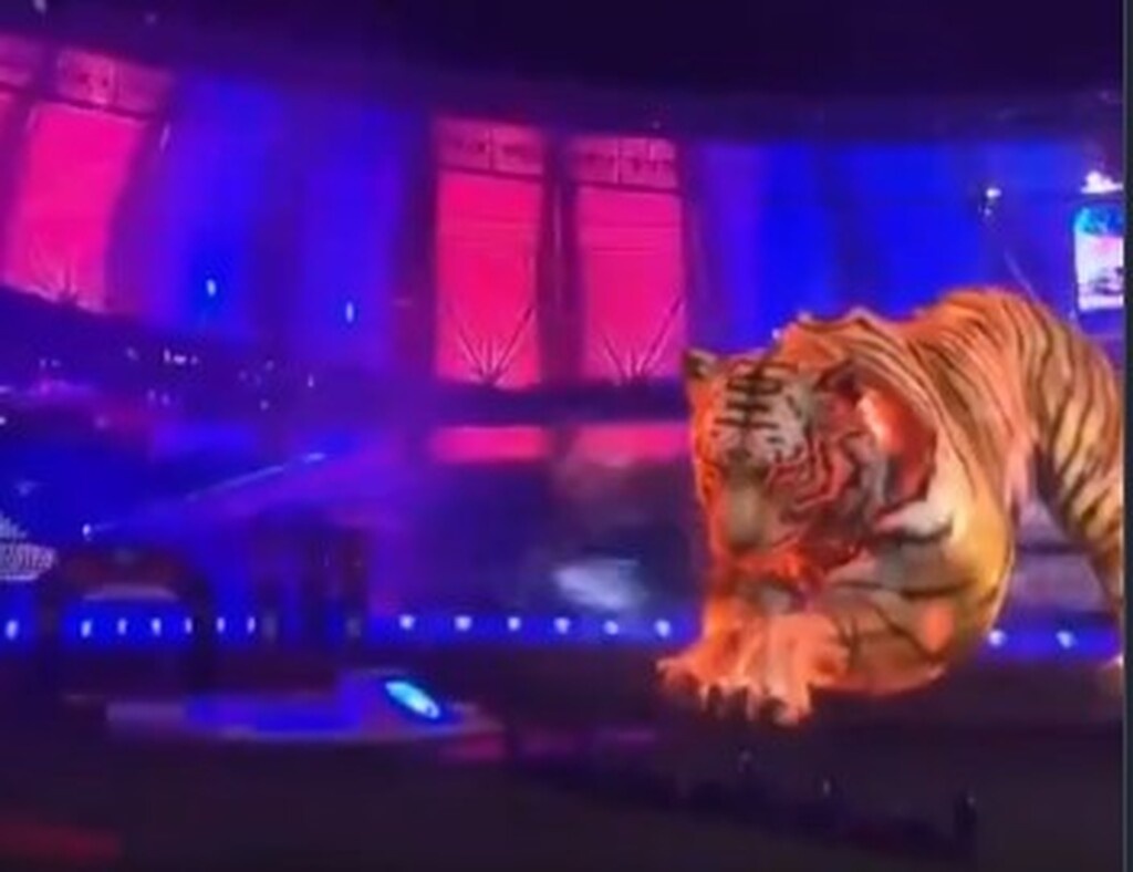 Ομάδα παρέδωσε μαθήματα με μυθικό σόου σε φιέστα πρωταθλήματος (videos+photos)