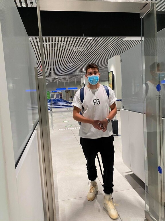 ΑΕΚ: Στην Αθήνα ο Νεντελτσεάρου μετά από ταξίδι γολγοθά! (photos)