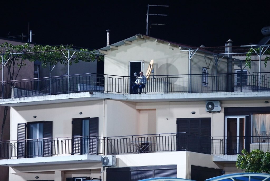 ΠΑΣ Γιάννινα - Ολυμπιακός: Άναψαν καπνογόνα στα… μπαλκόνια (photos+video)