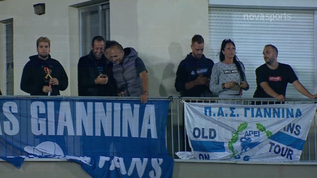ΠΑΣ Γιάννινα - Ολυμπιακός: Άναψαν καπνογόνα στα… μπαλκόνια (photos+video)