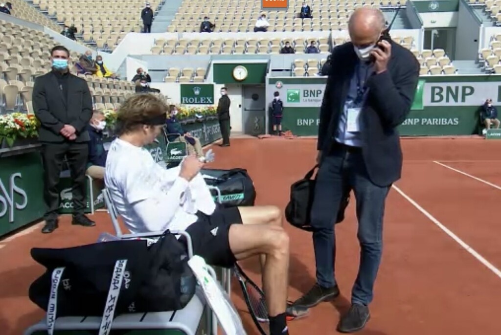 «Συναγερμός» στο Roland Garros: Έπαιζε με πυρετό και βήχα ο Ζβέρεφ (video)