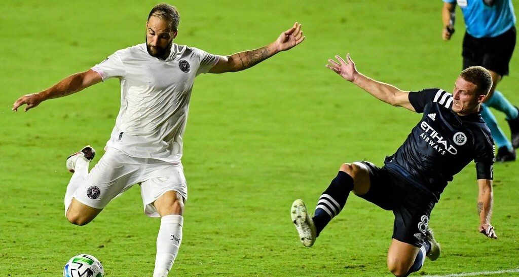 Γκονζάο Ιγκουαΐν: Πρώτο γκολ στο MLS με φαουλάρα (video+photos)