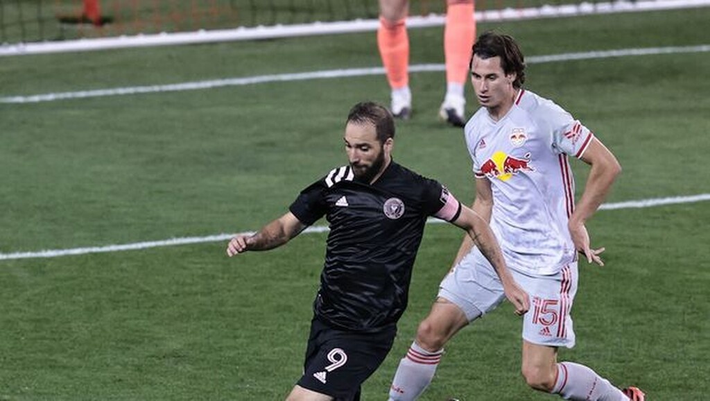 Γκονζάο Ιγκουαΐν: Πρώτο γκολ στο MLS με φαουλάρα (video+photos)
