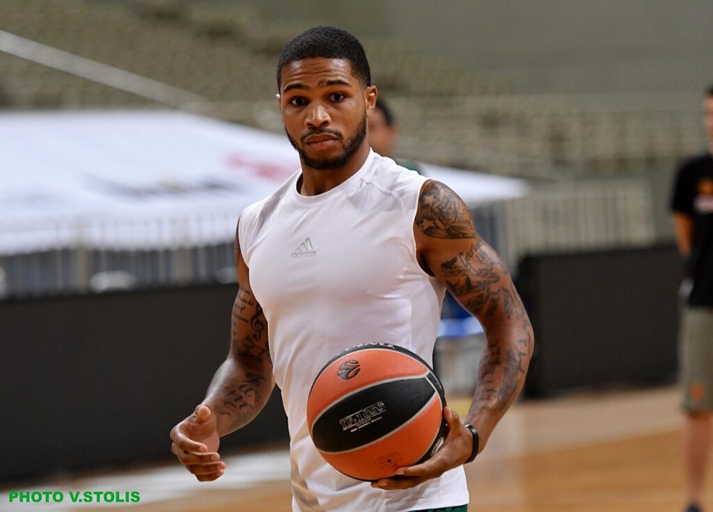 Σάικς: «Ευλογία που υπέγραψα στον Παναθηναϊκό» (photos)