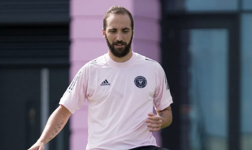Γκονζάο Ιγκουαΐν: Πρώτο γκολ στο MLS με φαουλάρα (video+photos)