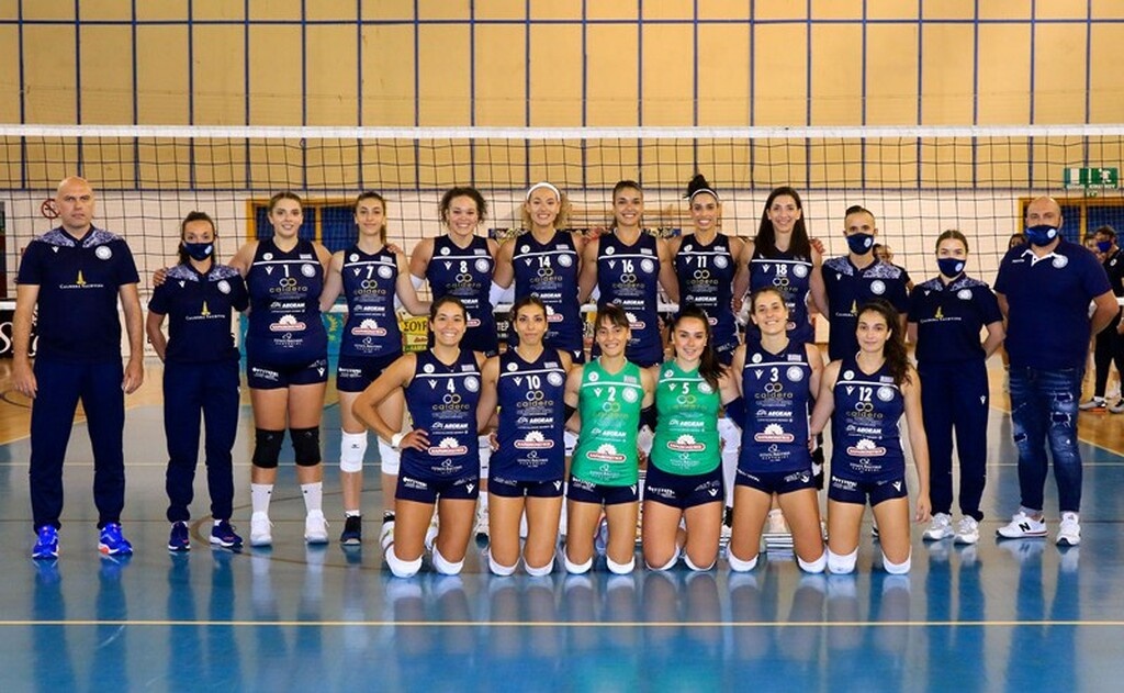 Volley League Γυναικών: «Μπλόκαραν» την Λαμία με 3-0 σετ, τα κορίτσια της Σαντορίνης! (photos)