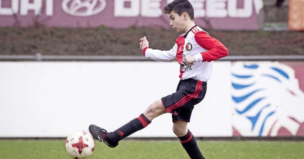 Ρόμπιν Φαν Πέρσι: Το μήλο κάτω από τη μηλιά (photos+video)