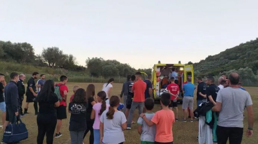 Παίκτης κατέρρευσε στο γήπεδο, «πάγωσαν» στην Αιτωλοακαρνανία (photos+video)