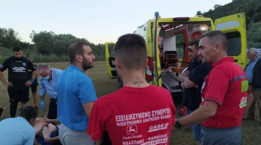 Παίκτης κατέρρευσε στο γήπεδο, «πάγωσαν» στην Αιτωλοακαρνανία (photos+video)