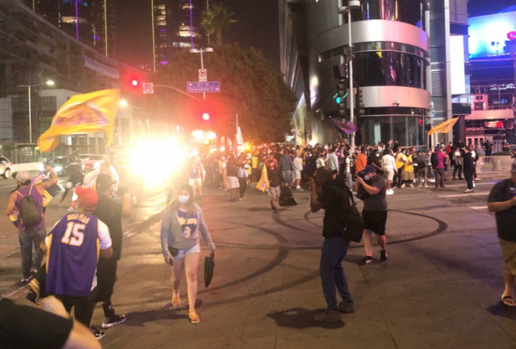 NBA: Ποιος κορονοϊός; Όλο το Λος Άντζελες στους δρόμους για τους Λέικερς (photos)