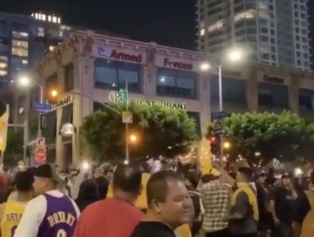 Επεισόδια στους πανηγυρισμούς των οπαδών των Λέικερς (photos+video)