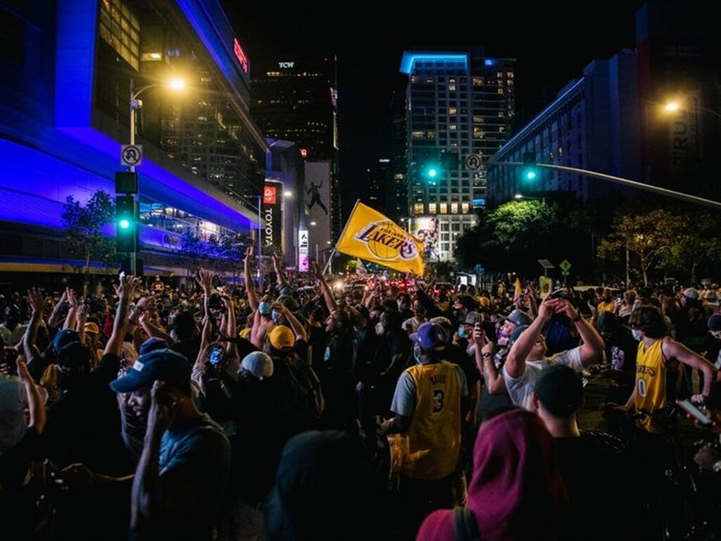 NBA: Ποιος κορονοϊός; Όλο το Λος Άντζελες στους δρόμους για τους Λέικερς (photos)