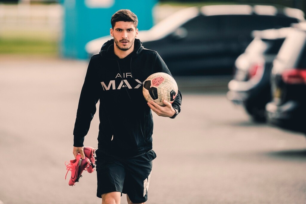 Ολυμπιακός: Τραυματίστηκε και έγινε αλλαγή ο Βινάγκρε! (photo)