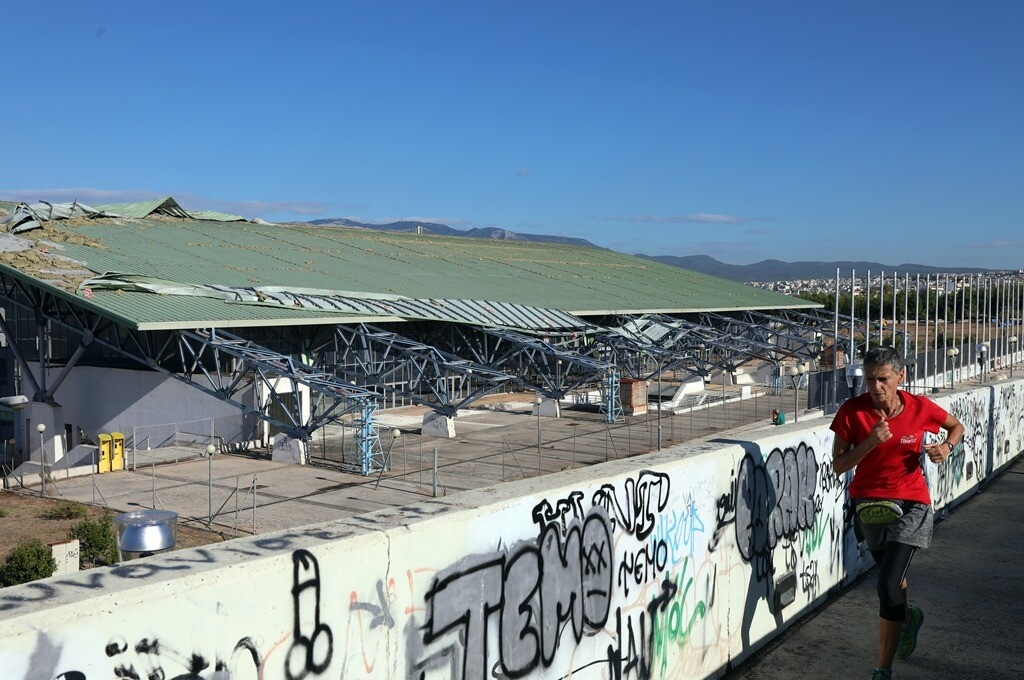 Η κακοκαιρία κατέστρεψε το κλειστό του Γαλατσίου (photos)