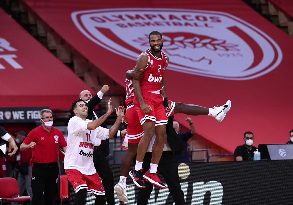 Ολυμπιακός-Μακάμπι: To buzzer-beater του Χάρισον στο ΣΕΦ (photos+video)