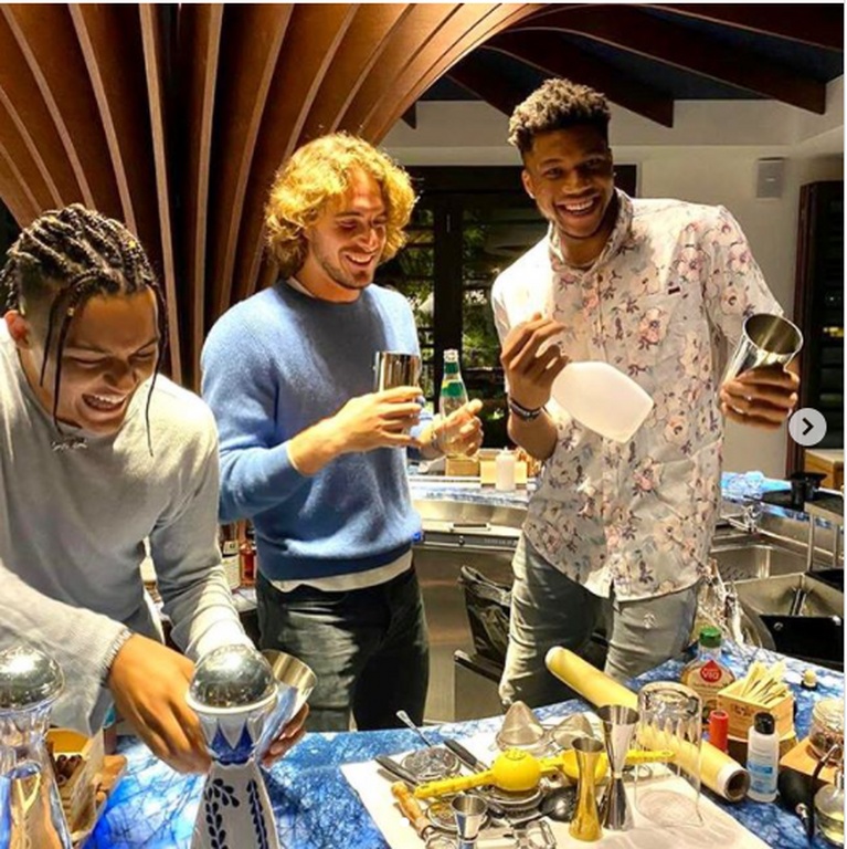 Μια παρέα Αντετοκούνμπο, Τσιτσιπάς και Καραλής (photos)