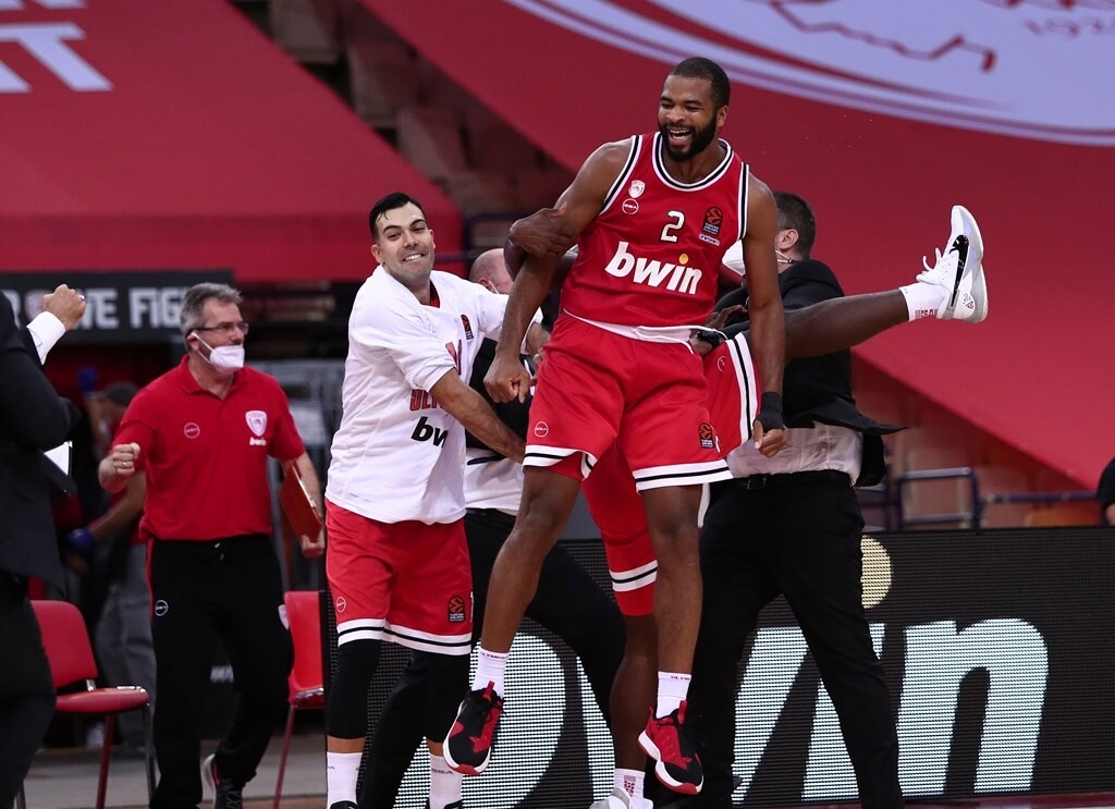 Ολυμπιακός-Μακάμπι: To buzzer-beater του Χάρισον στο ΣΕΦ (photos+video)