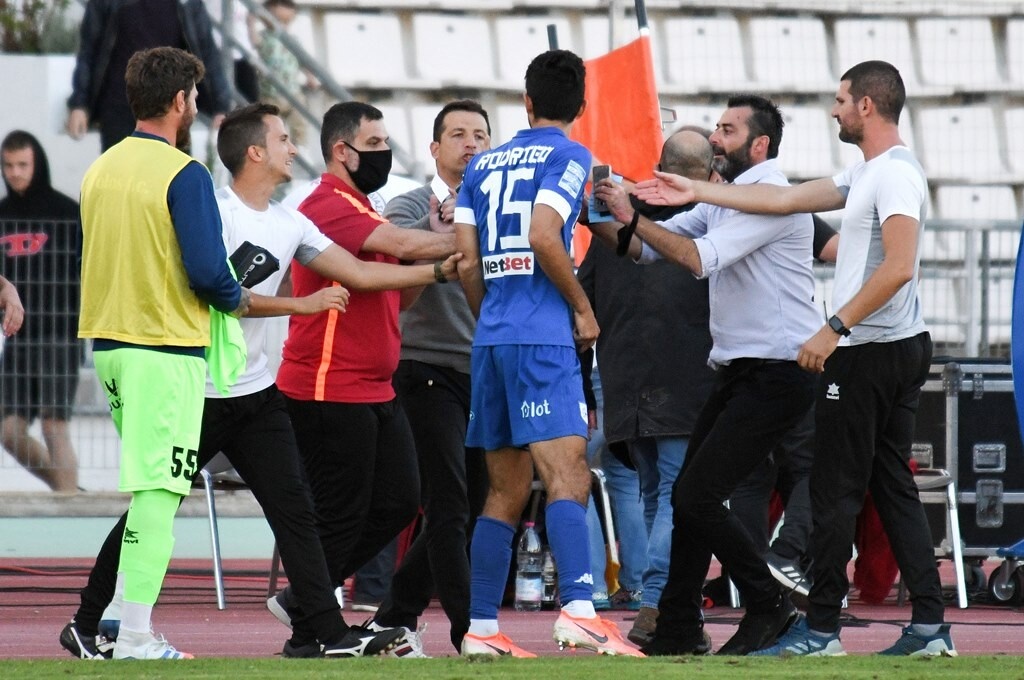 Ένταση στο φινάλε του ΝΠΣ Βόλος-ΠΑΣ Γιάννινα - Πυροσβέστης ο Ουάρντα (photos)