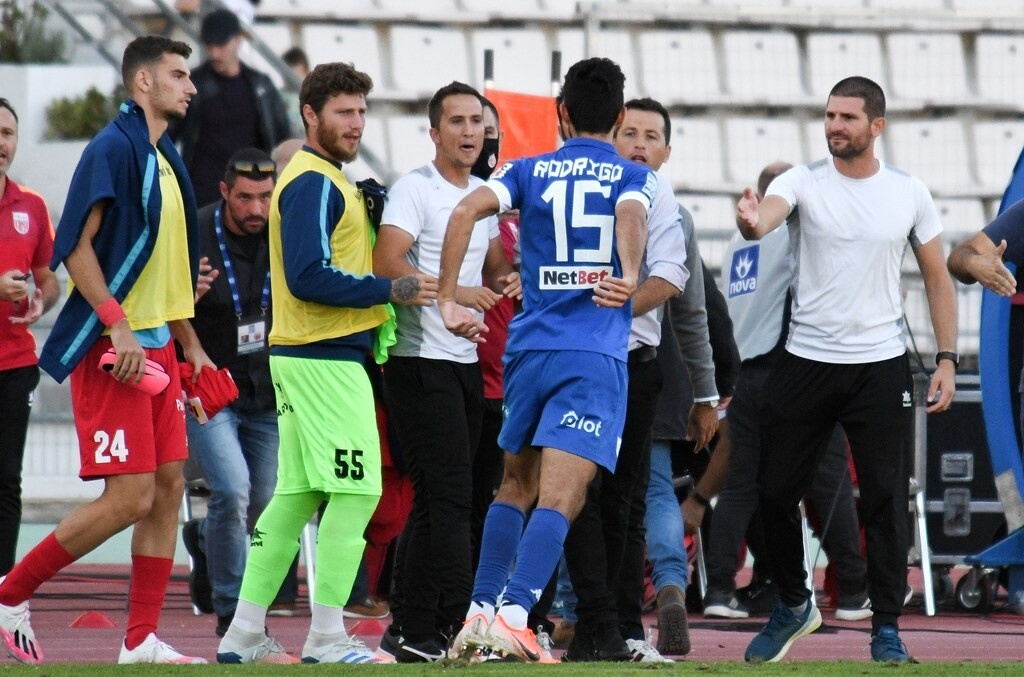 Ένταση στο φινάλε του ΝΠΣ Βόλος-ΠΑΣ Γιάννινα - Πυροσβέστης ο Ουάρντα (photos)
