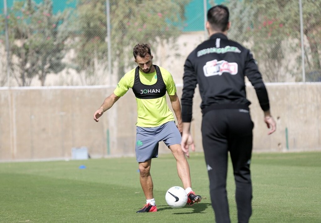 Παναθηναϊκός: Ευχές και τούρτα έκπληξη σε Μαουρίσιο! (Photos & Video)