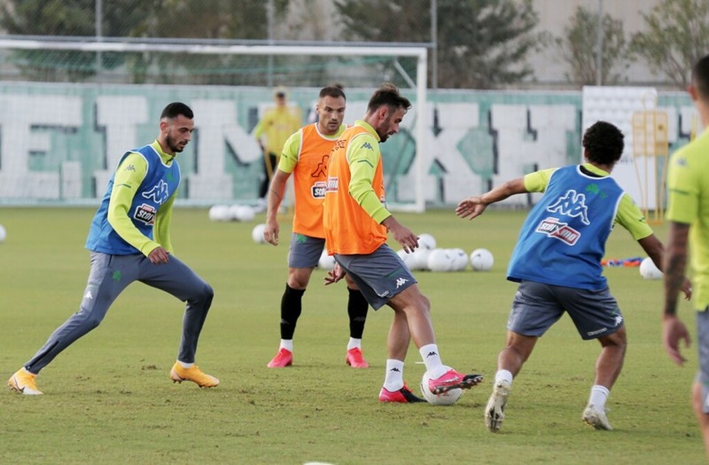 Παναθηναϊκός: Ευχές και τούρτα έκπληξη σε Μαουρίσιο! (Photos & Video)