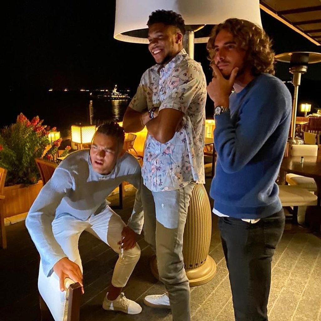 Τσιτσιπάς: Μυθική πλάκα σε Αντετοκούνμπο (photos)