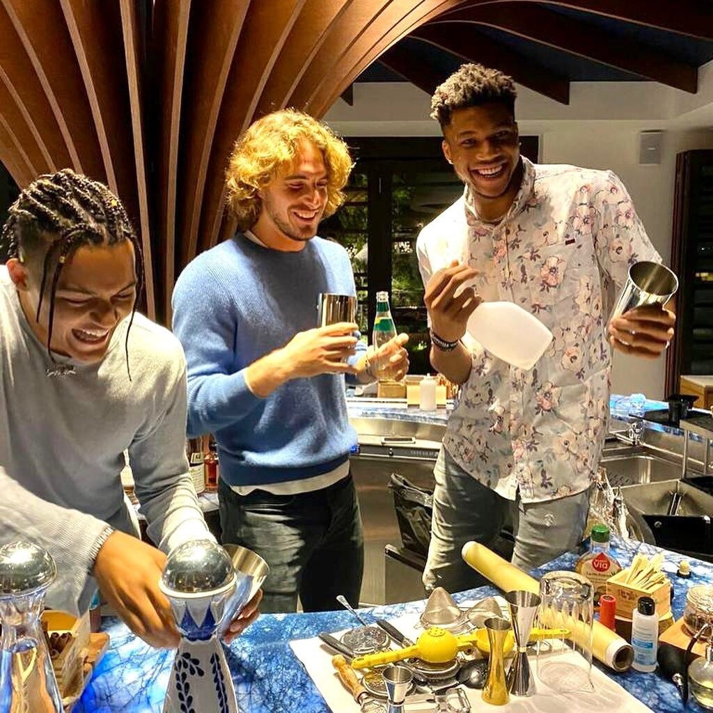 Τσιτσιπάς: Μυθική πλάκα σε Αντετοκούνμπο (photos)