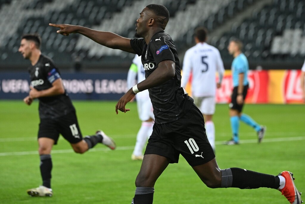 Γκλάντμπαχ-Ρεάλ: «Γκέλα» του Κουρτουά και 2-0 οι Γερμανοί (videos+photos)