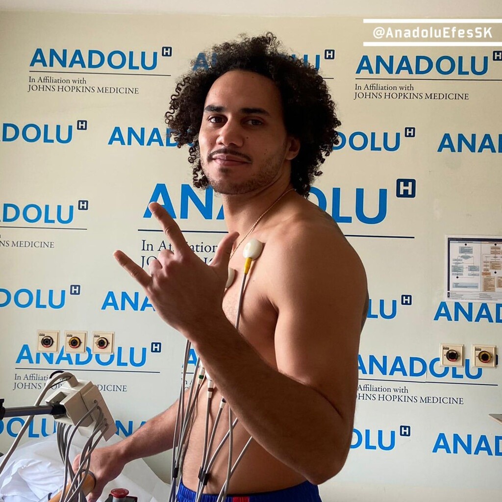 Αναντολού Εφές: Φουλάρει για Ολυμπιακό ο Λάρκιν (photos)