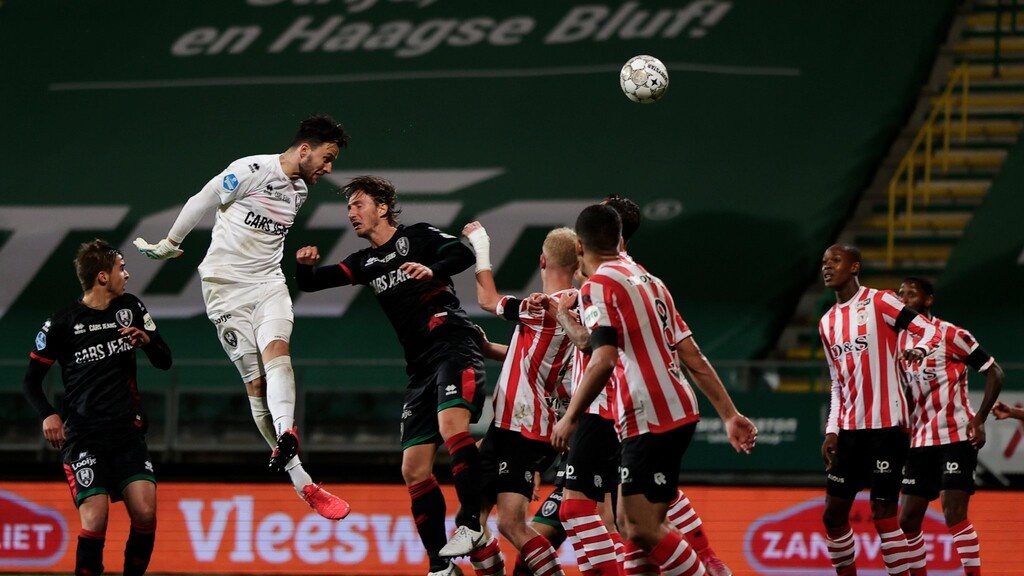 Ολλανδία: «Ήρωας» τερματοφύλακας σκόραρε σε κόρνερ στο 94’ κι έδωσε την πρόκριση στα πέναλτι (video)