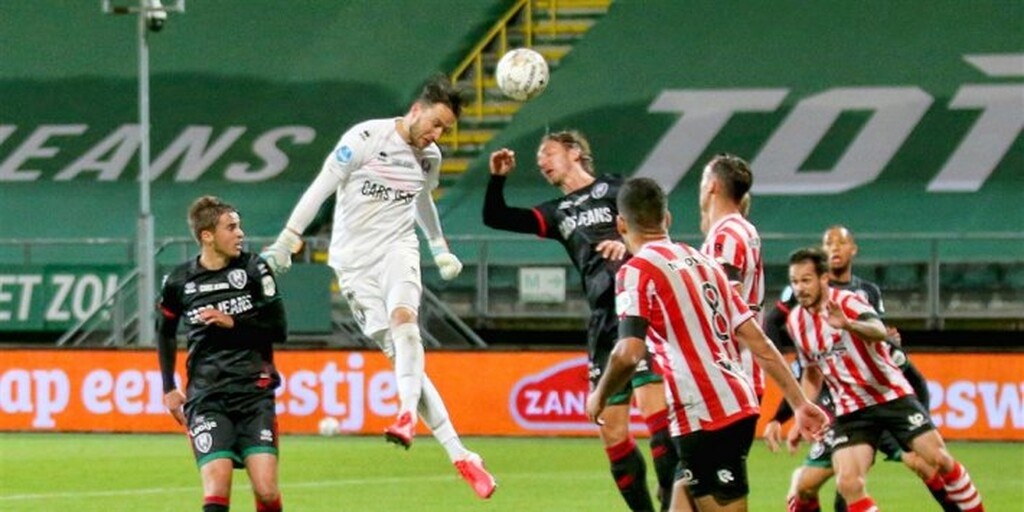 Ολλανδία: «Ήρωας» τερματοφύλακας σκόραρε σε κόρνερ στο 94’ κι έδωσε την πρόκριση στα πέναλτι (video)