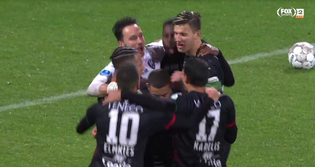 Ολλανδία: «Ήρωας» τερματοφύλακας σκόραρε σε κόρνερ στο 94’ κι έδωσε την πρόκριση στα πέναλτι (video)