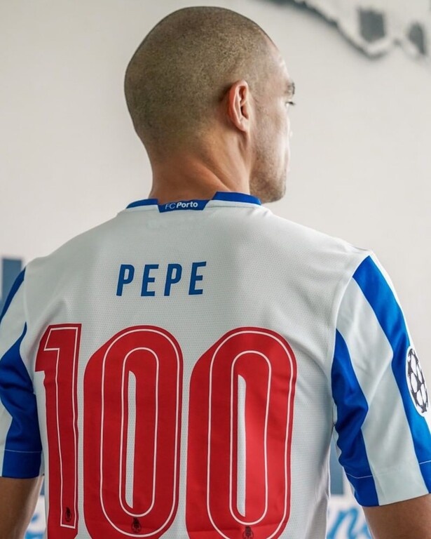 «Κατοστάρησε» με Ολυμπιακό ο Πέπε! (Photos)