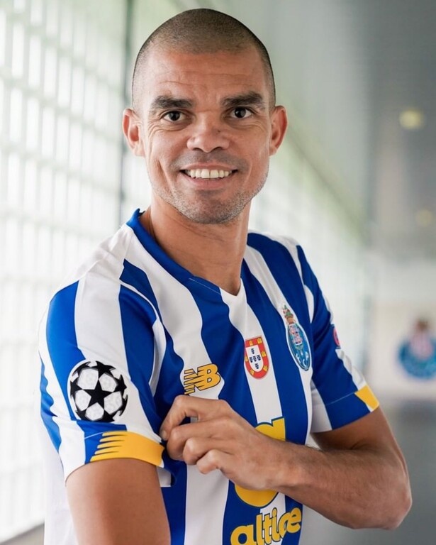 «Κατοστάρησε» με Ολυμπιακό ο Πέπε! (Photos)