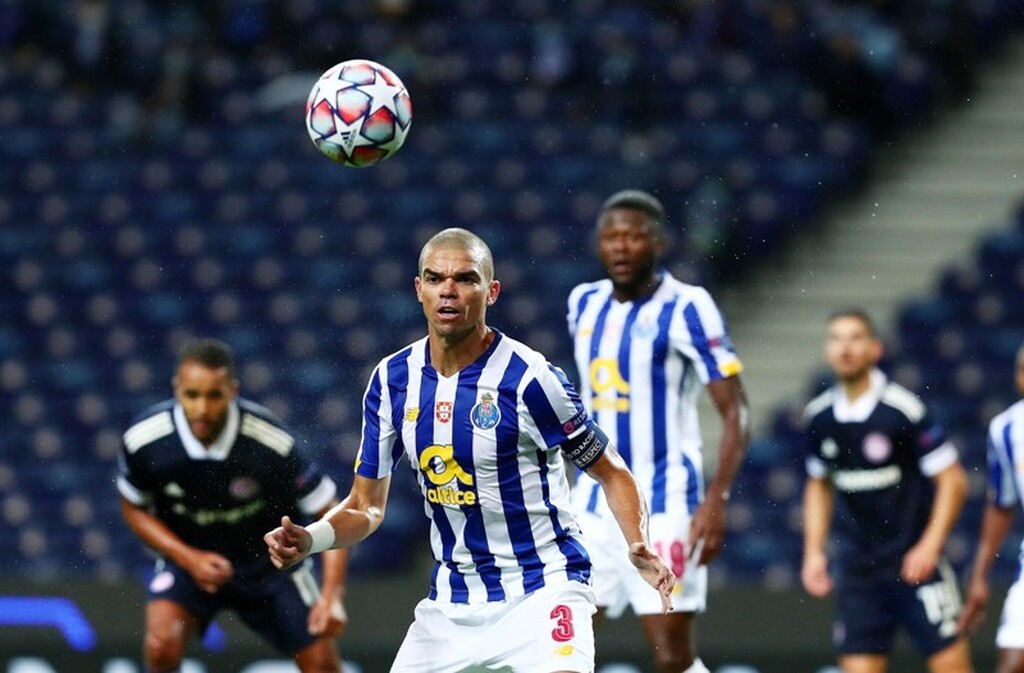 «Κατοστάρησε» με Ολυμπιακό ο Πέπε! (Photos)