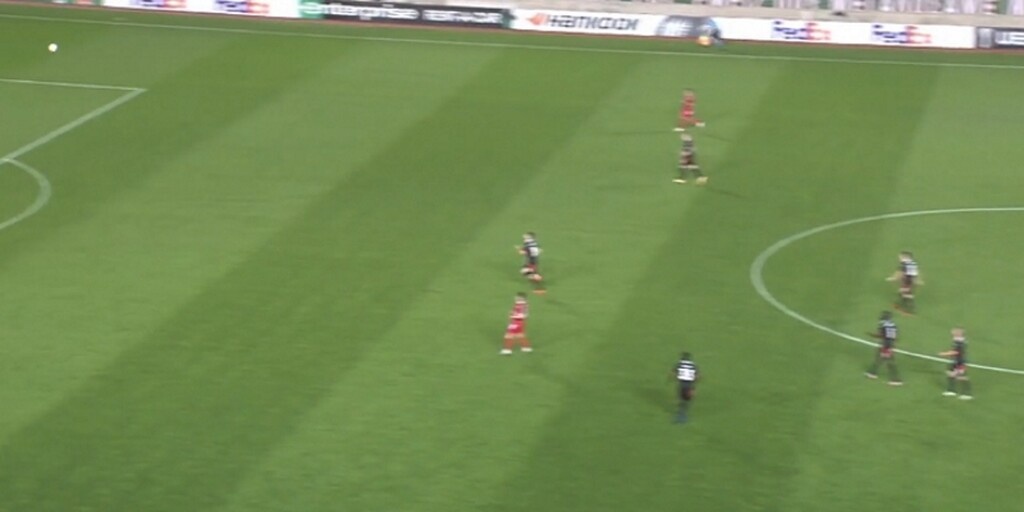 Europa League: Το γκολ της χρονιάς - Το «κάρφωσε» με φάουλ πίσω από τη σέντρα! (video)