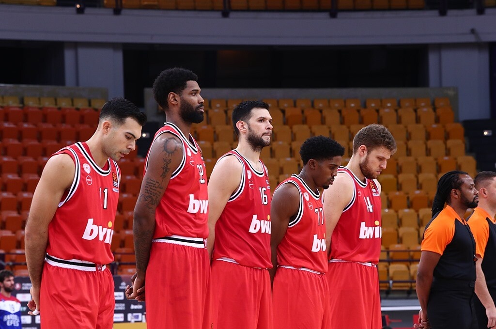 Ολυμπιακός - Αναντολού Εφες: Ενός λεπτού σιγή για τα θύματα του σεισμού (video+photos)