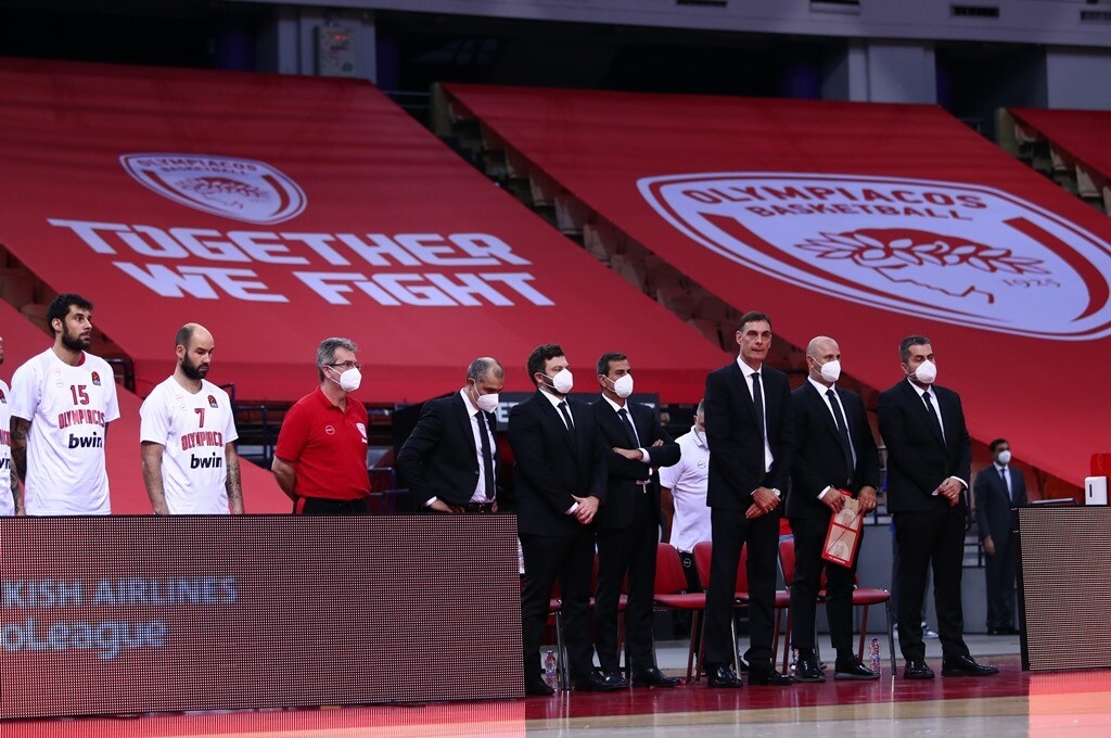 Ολυμπιακός - Αναντολού Εφες: Ενός λεπτού σιγή για τα θύματα του σεισμού (video+photos)