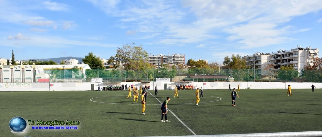 Απίστευτα πράγματα εν μέσω κορονοϊού: Οπαδοί εισέβαλαν σε γήπεδο και άνοιξαν καπνογόνα (photos)