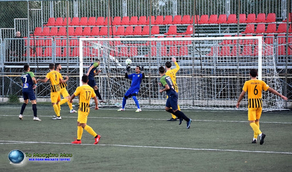 Απίστευτα πράγματα εν μέσω κορονοϊού: Οπαδοί εισέβαλαν σε γήπεδο και άνοιξαν καπνογόνα (photos)