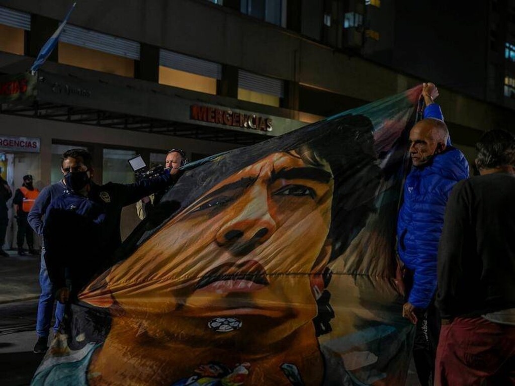 O Mαραντόνα «σκόραρε» στο χειρουργείο και οι οπαδοί «τρελάθηκαν»! (video+photos)