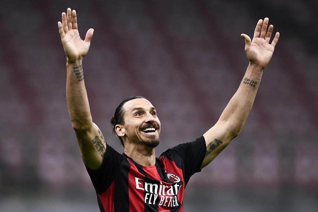 Ζλάταν Ιμπραΐμοβιτς: MVP Οκτωβρίου στη Serie A (photos+video)