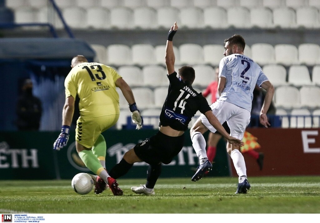 Απόλλων Σμύρνης-ΠΑΟΚ: Η στιγμή που το VAR ακύρωσε το ασπρόμαυρο πέναλτι (video)