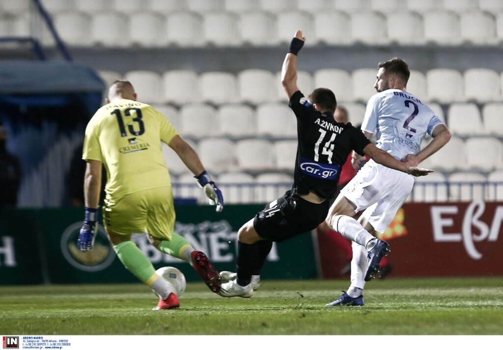 Απόλλων Σμύρνης-ΠΑΟΚ: Η στιγμή που το VAR ακύρωσε το ασπρόμαυρο πέναλτι (video)