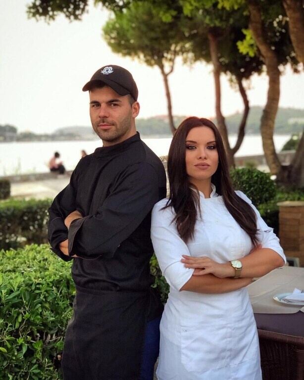 Ο λόγος για τη Μαρία Μπέη και τον Δημήτρη Μπέλλο. Τους δύο σεφ γνωρίσαμε πριν από μερικούς μήνες μέσα από το MasterChef 4.