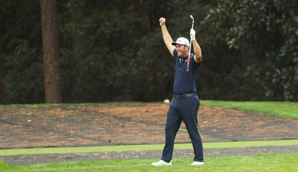 Γκολφ: Το καλύτερο χτύπημα όλων των εποχών - Στην τρύπα σαν... βότσαλο μέσα από τη λίμνη (video)