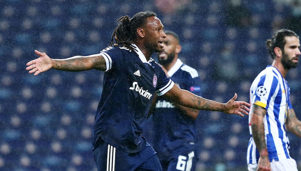 Ολυμπιακός: Έρευνα στην αγορά για στόπερ