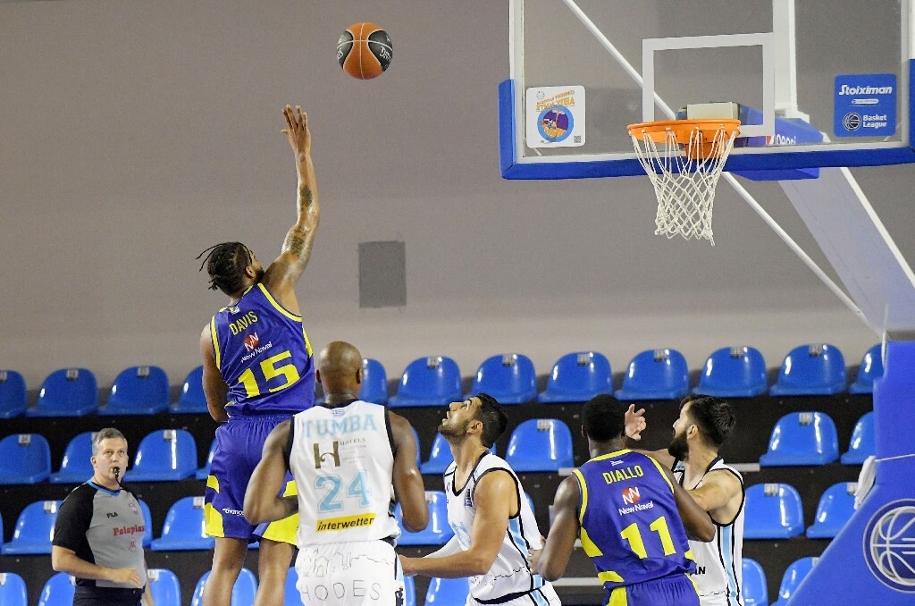 Κολοσσός-Λαύριο: Παίκτης μπήκε να παίξει με τη φανέλα προπόνησης (photos+video)