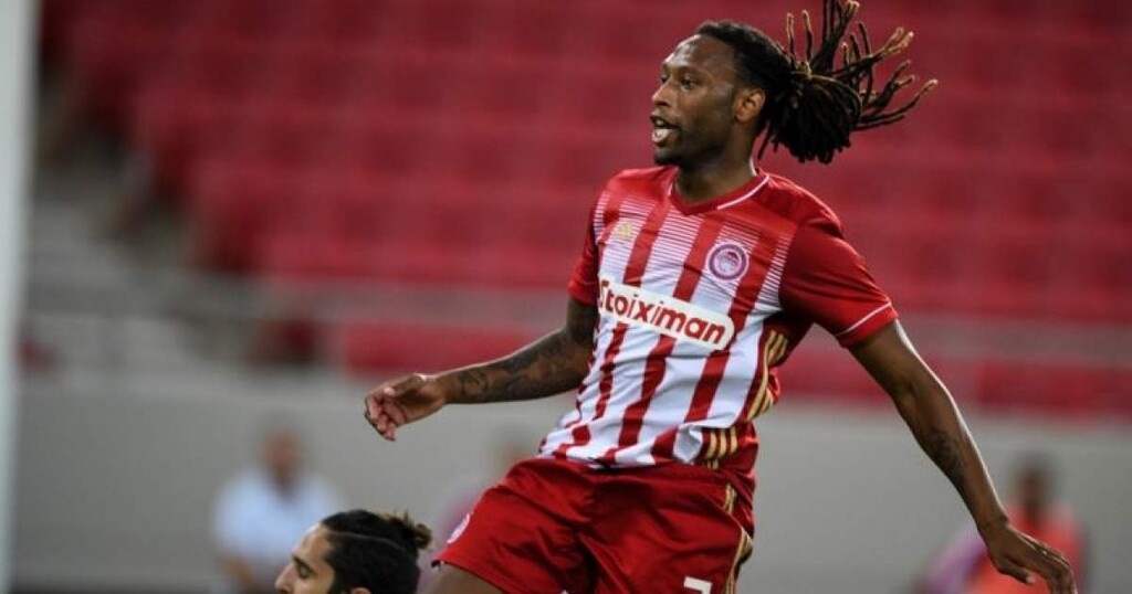 Ολυμπιακός: Έρευνα στην αγορά για στόπερ