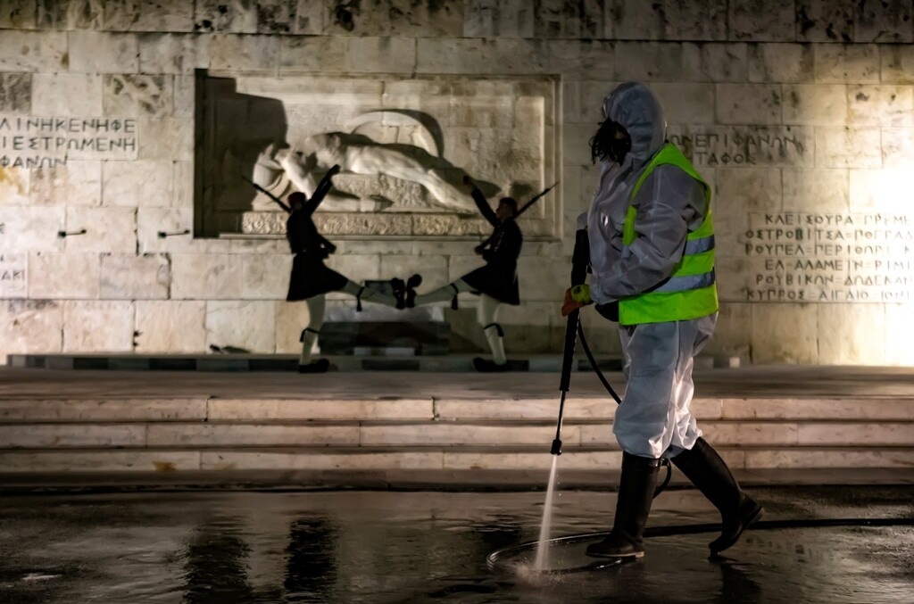 Κρούσματα σήμερα: Σοκ με 2.835 νέα, 366 διασωληνωμένους και 38 νεκρούς
